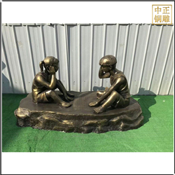 小孩下棋人物景觀(guān)雕塑